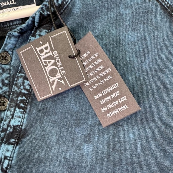 Buckle Black Shirt Mens Small Blue Short Sleeve Henley Acid Wash Tee Casual - Picture 7 of 8